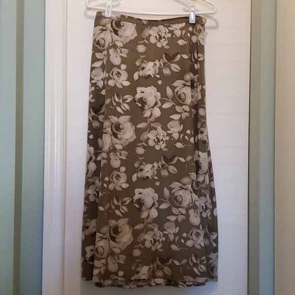 Dresses & Skirts - Embassy Row sage green floral skirt. 100% silk. Size 8 petite